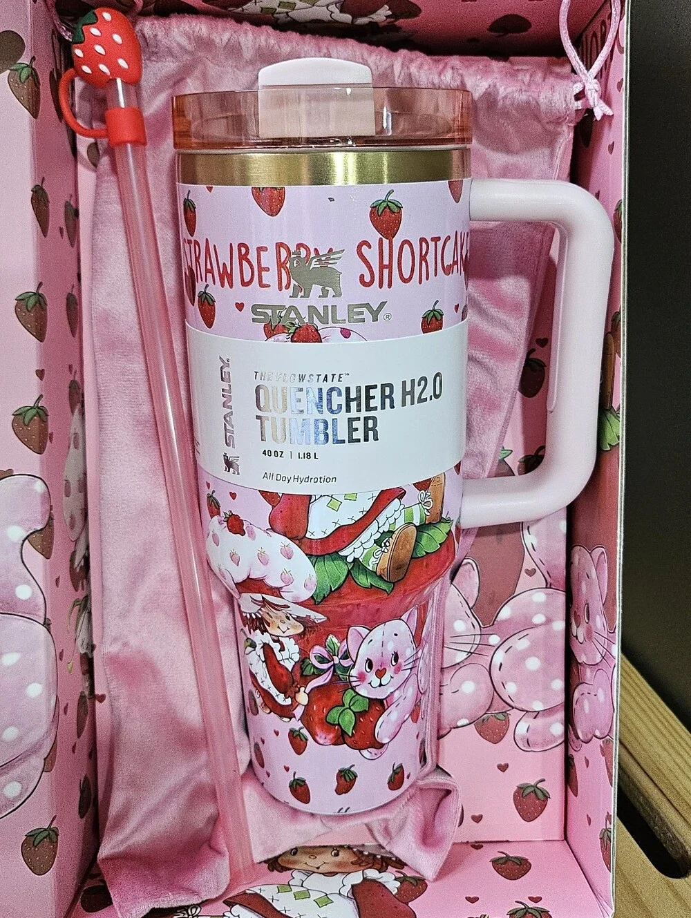 Pink Stanley 40oz Quencher H2.0 FlowState tumbler